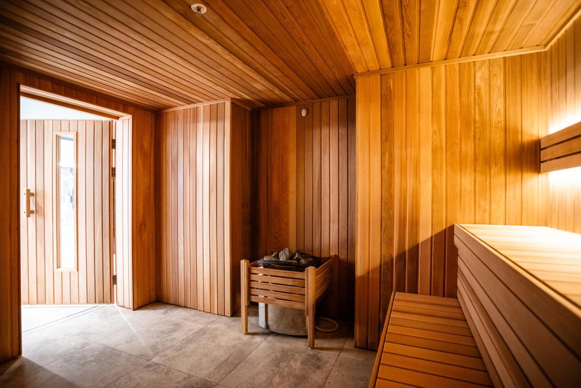 Meriton Suites Канберра Экстерьер фото A Finnish sauna