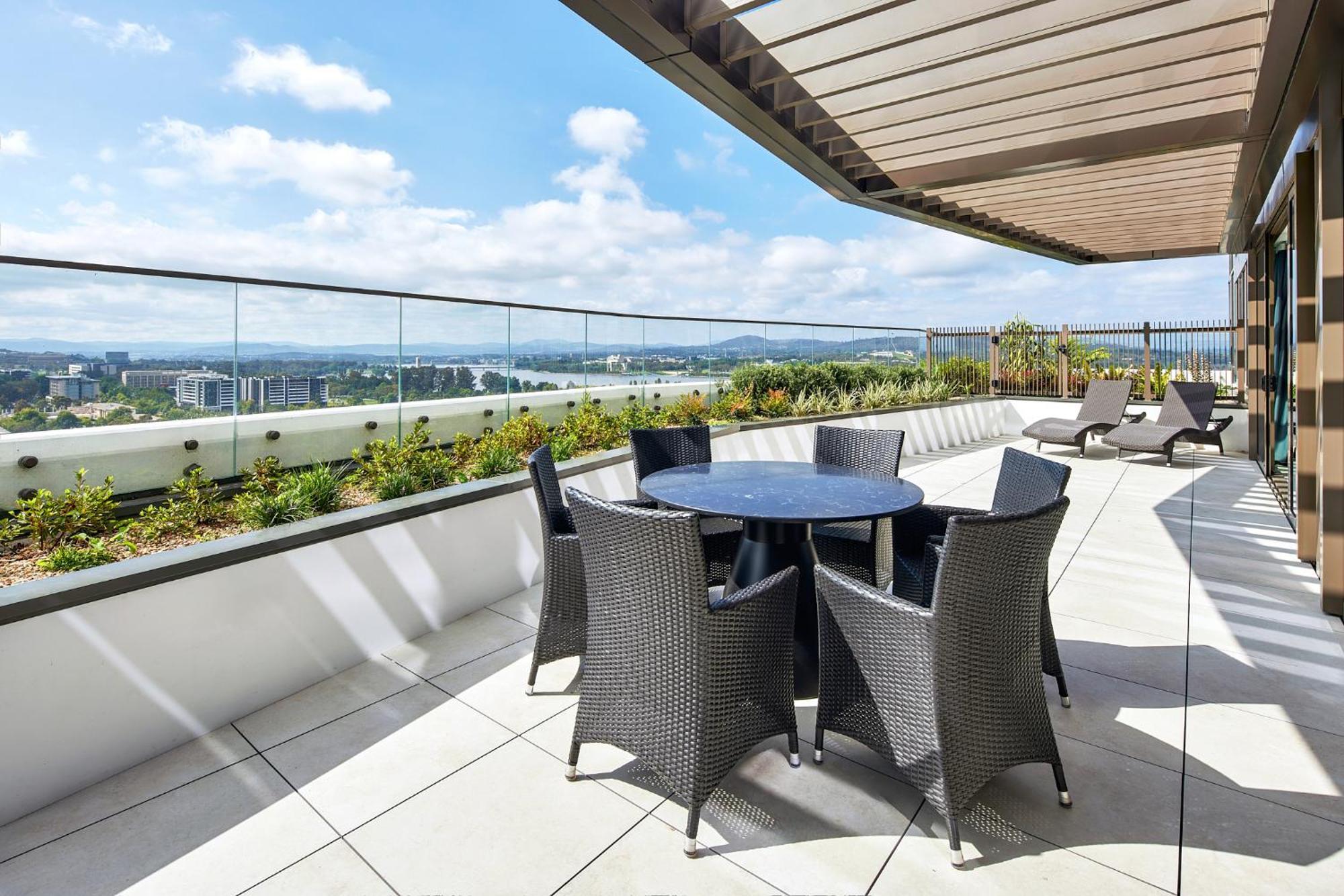 Meriton Suites Канберра Экстерьер фото The rooftop garden