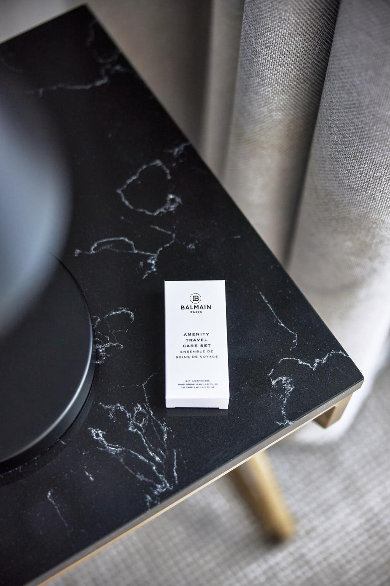 Meriton Suites Канберра Экстерьер фото Balmain Hair Couture