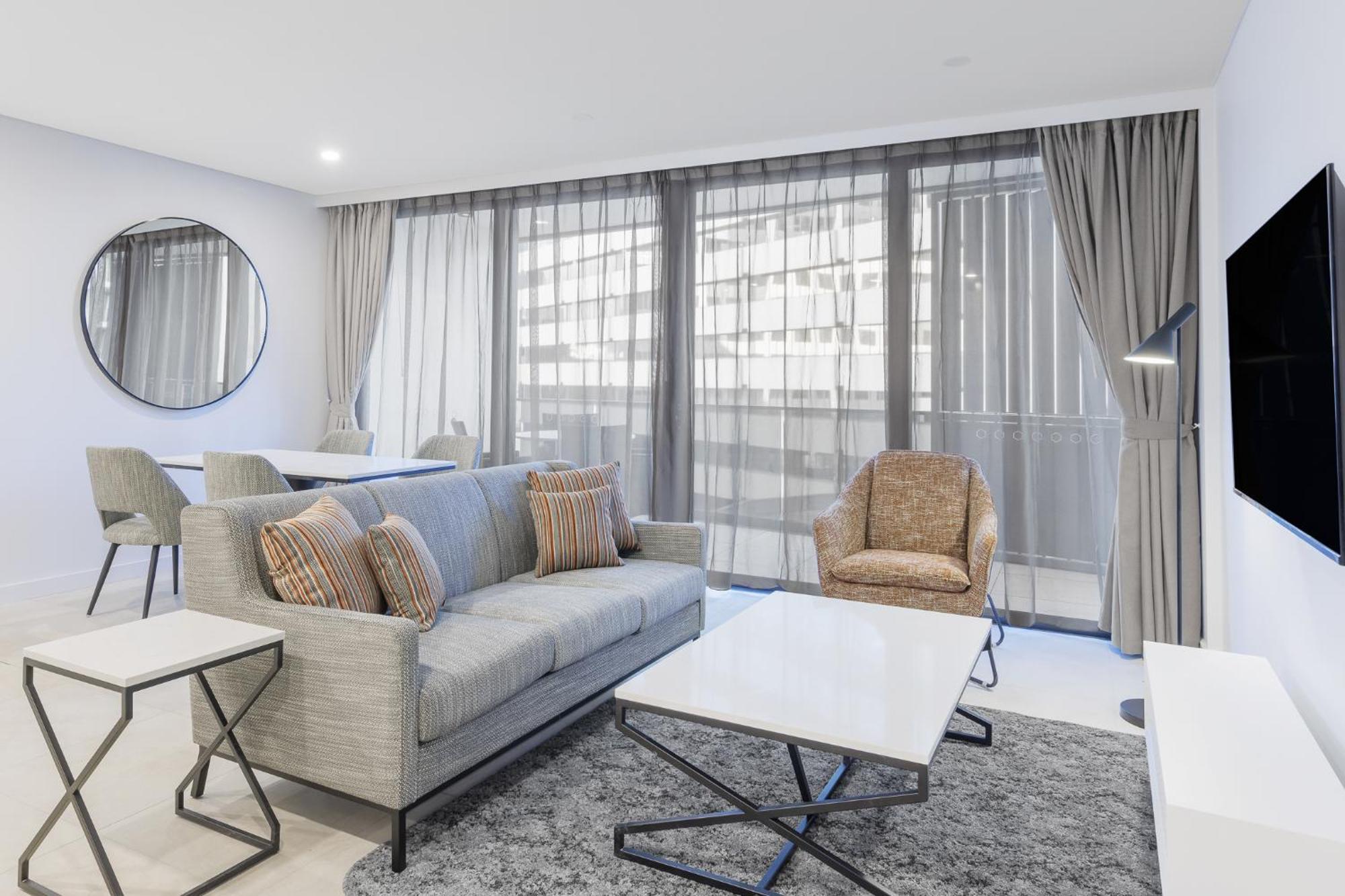 Meriton Suites Канберра Экстерьер фото The interior of a typical apartment