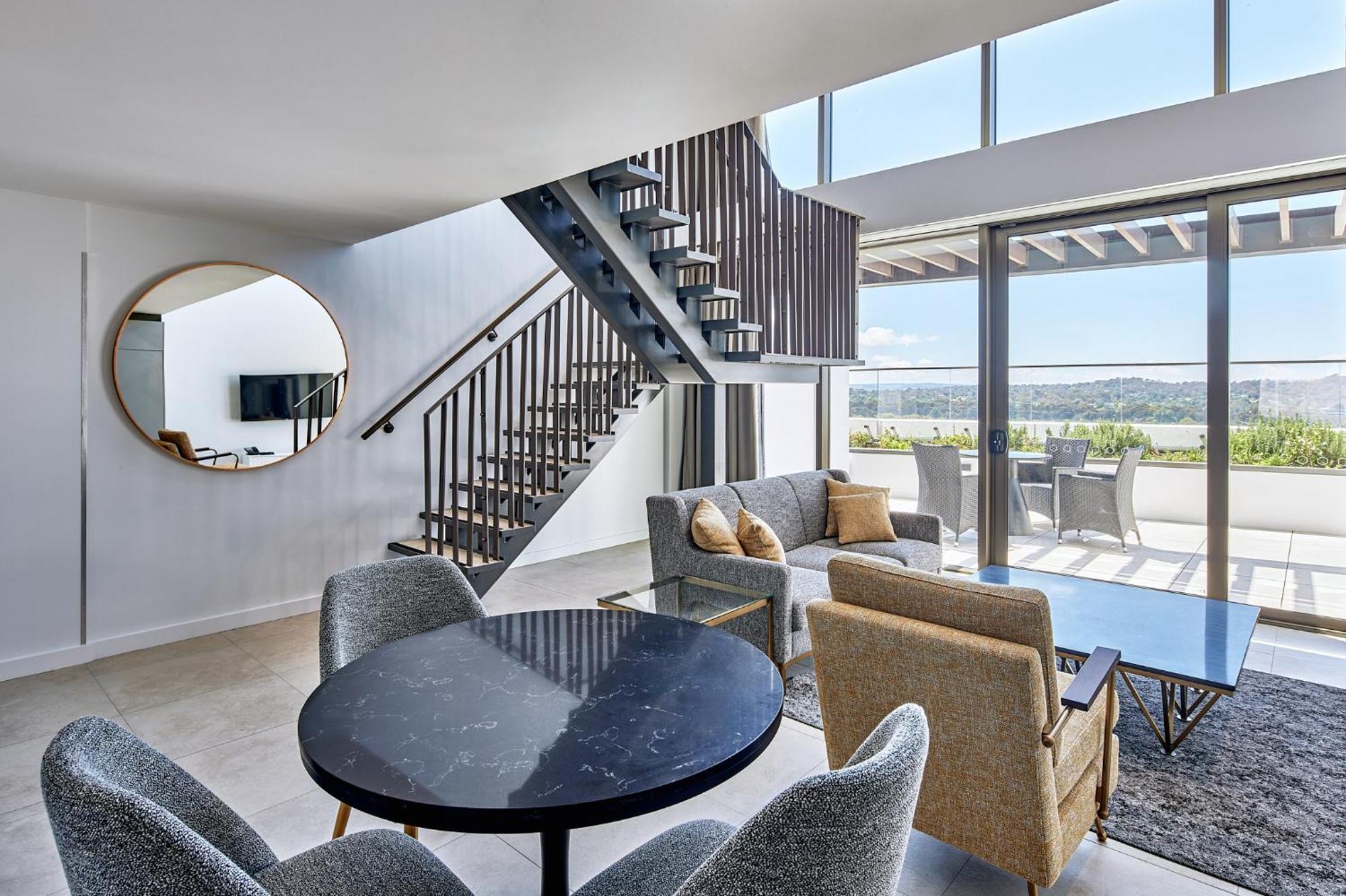 Meriton Suites Канберра Экстерьер фото The interior of a typical apartment at The Standard